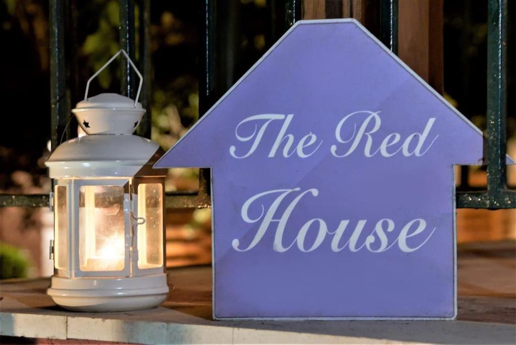 The Red House In Dassia Экстерьер фото